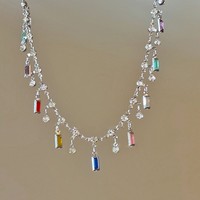 Collier Pendentif Bohème Plaqué Or avec Franges Arc-en-ciel d'été, Strass Lumineux et Pampilles Carrées en Diamant