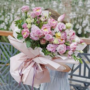 Papier d'emballage pour fleurs translucide imperméable avec bord doré et impression à chaud sur le bord du papier - Product Image 5