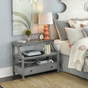 Reloj de mesa redonda chapado en oro acabado con un diseño minimalista elegante perfecto para la decoración de lujo de la sala de estar y el dormitorio - Product Image 2