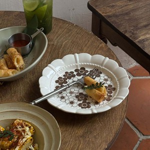 Assiette en céramique florale vintage personnalisable avec motif dentelle finlandaise pour le petit-déjeuner, les desserts, les mariages, les dîners - Product Image 5