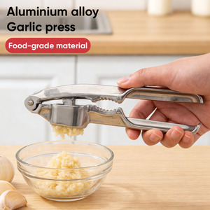 Presse-ail multifonctionnel et durable pour la cuisine domestique, en alliage d'aluminium avec lame en acier inoxydable, pince à noix, pressage manuel - Product Image 1