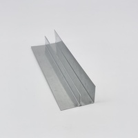 Structure de plafond en métal et profilés pour cloisons sèches, design moderne, matériaux de construction métalliques pour plafonds