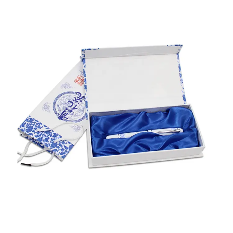 Chinesische Geschenk box aus blauem und weißem Keramik porzellan mit Schaum