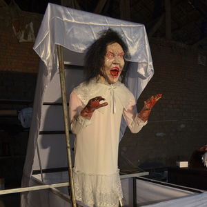 Fantasma <span class=keywords><strong>de</strong></span> bruja <span class=keywords><strong>de</strong></span> cama móvil aterradora con motor neumático <span class=keywords><strong>de</strong></span> alta velocidad para escena <span class=keywords><strong>de</strong></span> película <span class=keywords><strong>de</strong></span> <span class=keywords><strong>terror</strong></span> DINOSKY - Product Image 4