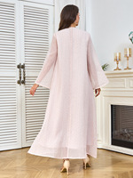 Robe longue musulmane de luxe 2026 Dubaï avec broderie florale en dentelle, col carré et manches cloche, tenue modeste