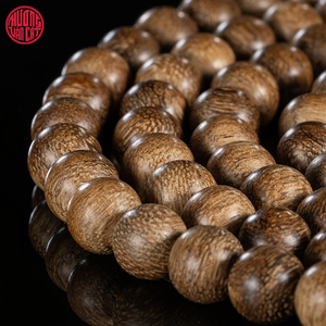 Elegante Rosario de Agarwood con 108 Cuentas de 8mm, Tono Oscuro, Madera de Oud de Alta Calidad, Joyería Artesanal - Product Image 2