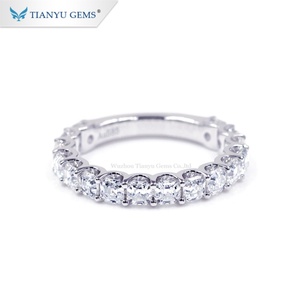 Anillo de moissanita con corte Asschert de 3*3MM, anillo a juego de moissanita de oro blanco de 18K - Product Image 1