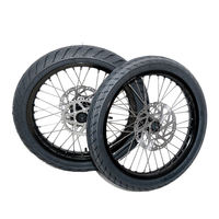 Jeu de roues Surron Light Bee neuf avec pneus de route 100/80-17 et 90/70-17 à motif de bande de roulement dispersant l'eau, type de carcasse de pneu