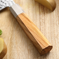 Couteau à légumes Nakiri personnalisé de 7 pouces, lame en acier inoxydable 5CR15MOV martelée et polie miroir, avec manche octogonal en bois d'olivier