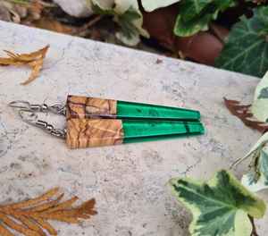 Boucles d'oreilles élégantes en résine et en bois, bijoux faits à la main, légers, inspirés de la nature, pièces originales, idéales pour les femmes, les adolescentes et les filles - Product Image 2