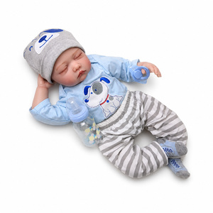 22 Zoll (55 cm) Reborn <span class=keywords><strong>Baby</strong></span>-Puppe Y-Z032 aus weichem Vinyl, realistisch schlafendes Neugeborenes, Junge, Sammlerstück für Erwachsene, blaues Outfit mit Schnuller als Geschenk - Product Image 1