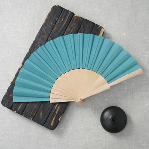 Éventail pliant moderne et simple en bois de polyester de 23 cm, éventail en bois, éventail en <span class=keywords><strong>bambou</strong></span> fendu, idéal comme cadeau créatif - Product Image 3