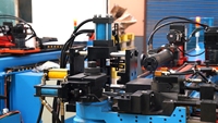 CNC NC entièrement automatique électrique hydraulique mandrin cintreuse ronde carrée en acier chaise en métal futur SS MS tube tube tube machine à cintrer