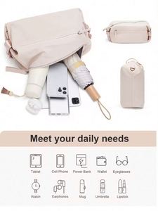 Muestra gratuita, venta al por mayor de fábrica, bolsas de yoga Lulu con logotipo personalizado, bolsas de fitness impermeables de moda, bolsas cruzadas para el hombro, bolsas de gimnasio. - Product Image 6