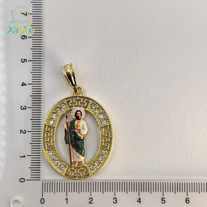 Colgante Religioso <span class=keywords><strong>de</strong></span> Aleación Premium Esmaltado con Incrustaciones <span class=keywords><strong>de</strong></span> Diamantes <span class=keywords><strong>de</strong></span> Imitación para la Colección <span class=keywords><strong>de</strong></span> Joyería <span class=keywords><strong>de</strong></span> <span class=keywords><strong>San</strong></span> <span class=keywords><strong>Judas</strong></span> Tadeo y Santa Muerte - Product Image 2