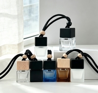Vente en gros de flacons vides de 8 ml pour diffuseur d'air frais de voiture, pendentif pour huiles essentielles, flacon de parfum de voiture carré noir transparent