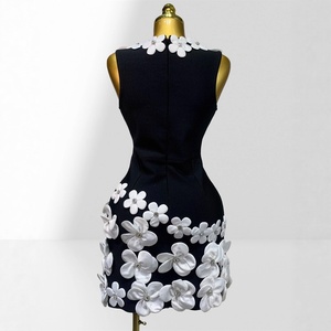 ZHEZHE Abito Corto a Linea A con Fiori Tridimensionali, Scollo a V <span class=keywords><strong>Sexy</strong></span>, Senza Maniche, Vita Impero, Dolce <span class=keywords><strong>Vestito</strong></span> Autunnale - Product Image 3