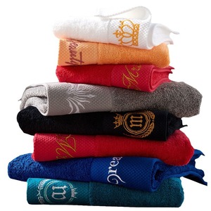 Ensemble de serviettes de bain extra-larges et absorbantes en jacquard uni 500 g/m² pour hôtels cinq étoiles et salons de beauté - Modèle Couronne - Product Image 3