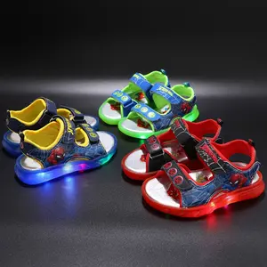 2023 חדש LED אור ילדים של נעלי חוף סנדלי זוהר תינוק נעלי ילדים נעליים יומיומיות סנדלי בני בנות רך Sole סיטונאי