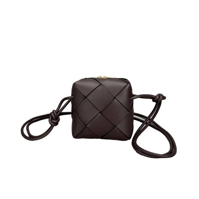 2026 New European American Fashion Genuine Leather Crossbody Bag Mini Small Square Quilted Woven Camera Bag Zipper Shoulder