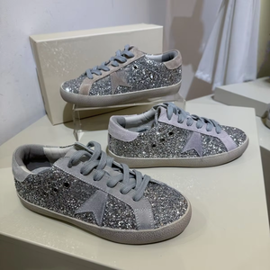 Zapatos de diseñador de lujo para mujer con estampado de estrellas, brillantes, elegantes, casuales, con suela plana, cómodos para caminar, zapatos de estilo para hombre. - Product Image 1