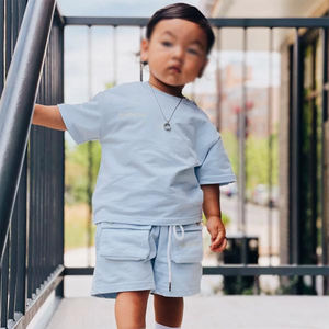 Conjuntos de Ropa para Niños Pequeños, Camisetas Personalizadas con Logotipo Bordado, Pantalones Cortos con Bolsillos Tipo Cargo, Conjunto de Camiseta y Pantalones Cortos de Algodón - Product Image 5