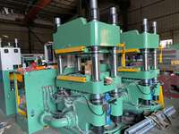 Presse hydraulique automatique de 550 tonnes pour la production de grands plateaux en mélamine – Ligne d'usine pour plateaux de service de buffet à pression stable