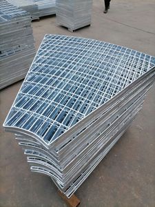 Rejilla de Acero Galvanizado Soldada y Dentada de Primera Calidad, Anticorrosiva, con Diseño Industrial para Seguridad y Estabilidad en Escaleras - Product Image 2