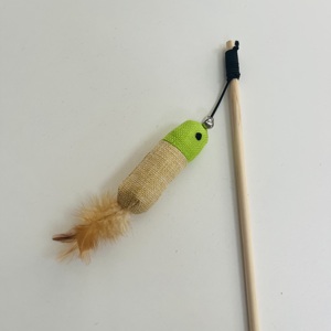 Varita de madera para gatos con juguete de tela, pluma y campana - Product Image 6