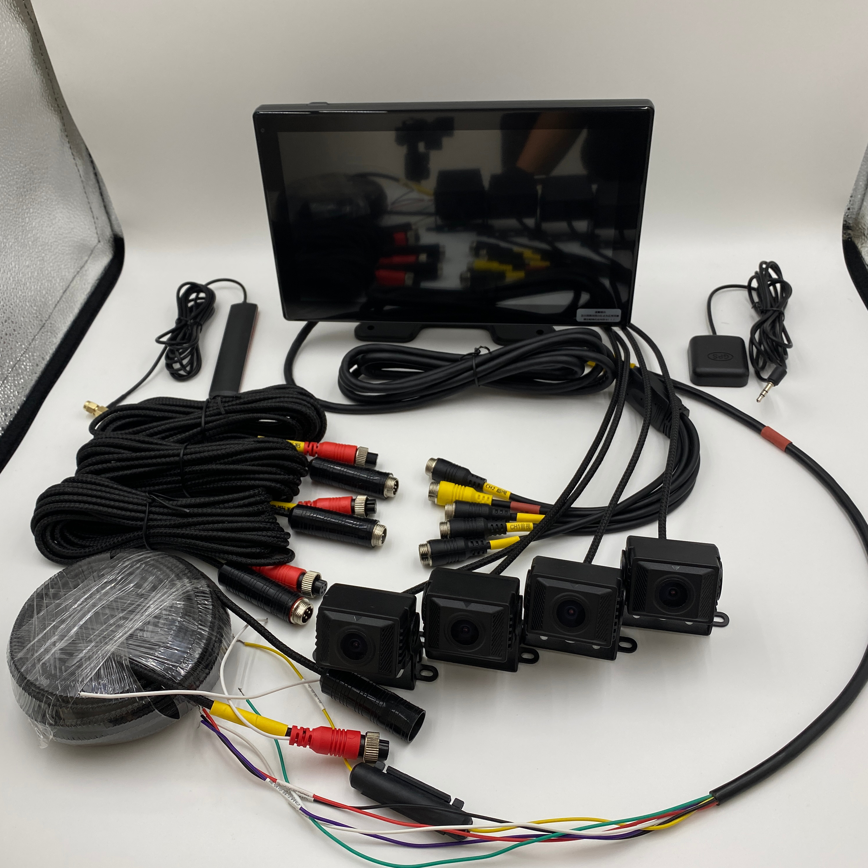 YQ-44 Easy Install 4G HD Multi-lens LCD Dash Cam 4-Channel <strong>DVR</strong> <strong>System</strong> with Night Vision Built-in GPS & WiFi Video Recorder 256G