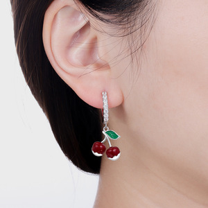 La boucle d'oreille en forme de pêche est un cadeau parfait pour les filles, un cadeau d'anniversaire ou un cadeau pour un anniversaire de naissance. - Product Image 5