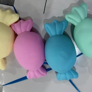 Nouveauté : Jouets Squishy Géants en Forme de Bonbons, Hamburgers, Nœuds Papillon et Dés – Jouets Anti-Stress et à Presser - Product Image 2
