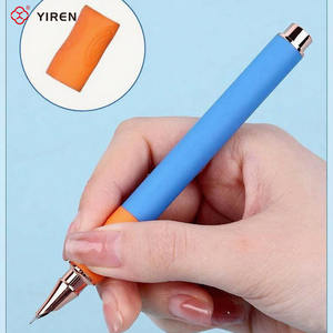 Yiren थोक स्कूल कार्यालय की आपूर्ति जेल पेन सेट कस्टम नरम पकड़ बदलने योग्य फव्वारा पेन - Product Image 4