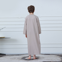 Kandoora grise pour enfants, broderie géométrique minimaliste, thobe pour garçons, vêtements islamiques, robe arabe à franges, robe pour enfants de Dubaï