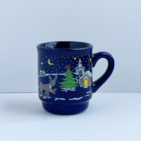 Tasse à café en céramique bleu foncé motif Village d'hiver, rennes et sapin de Noël, en porcelaine, pour la vente en gros et l'approvisionnement commercial