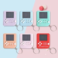 Nouvelle console de jeu portable mini de poche avec 99 jeux rétro nostalgiques classiques, modèle à piles bouton, format mini porte-clés