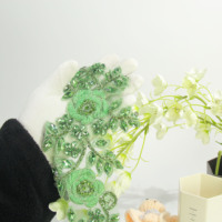 Applique de strass en cristal vert sur mesure, faite à la main, à coudre sur l'épaule, qualité doublement vérifiée pour robe YUGU