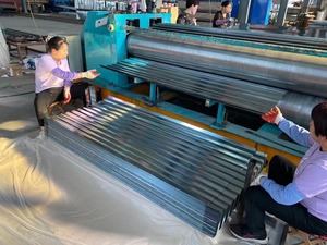 Feuille ondulée classique <span class=keywords><strong>de</strong></span> profil 0.3-0.8mm épais 5-conception <span class=keywords><strong>de</strong></span> nervure pour le toit <span class=keywords><strong>de</strong></span> style traditionnel - Product Image 4