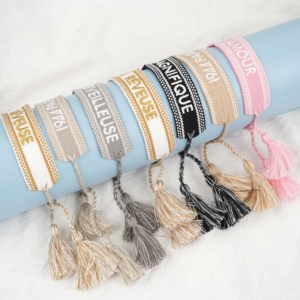 Bracelet en macramé tissé en polyester avec broderie de logo personnalisé, design personnalisé, bracelet brodé - Product Image 1