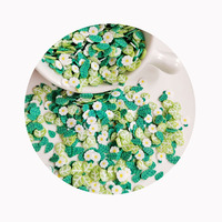 Tranches de pâte polymère à thème printanier avec des fleurs de marguerite blanches et des feuilles vertes, des paillettes pour slime, des fournitures pour l'artisanat DIY