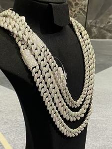 Collier tendance en argent sterling plaqué or 22 carats avec cristaux de glace et chaîne cubaine en moissanite VVS, style hip-hop - Product Image 4