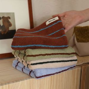 Serviettes rétro rayées en pur coton, douces, absorbantes, confortables et respectueuses de la peau, faciles d'entretien pour la maison, la salle de sport et les voyages - Product Image 2
