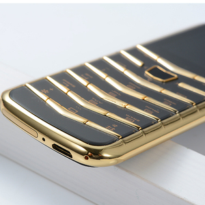 Điện thoại di động thân kim loại cao cấp V03 nhỏ gọn, mini, hai sim, bàn phím, GSM, dành cho người lớn tuổi, mỏng nhẹ - Product Image 2