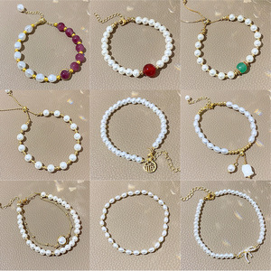 Bracciali con perline di perle di <span class=keywords><strong>coppia</strong></span> regalo <span class=keywords><strong>braccialetti</strong></span> da donna con ciondoli di temperamento di design all'ingrosso - Product Image 3