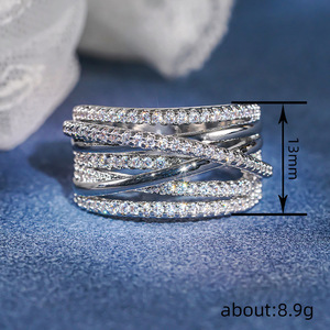 Anello a strati testurizzato da donna con design a linea semplice, per uso quotidiano - Product Image 4