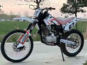 Moto tout-terrain électrique 250cc avec démarrage électrique, moteur 4 temps sans balais refroidi par air, frein à disque en acier, options essence et électrique - Product Image 4