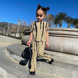 ชุดเซ็ตเสื้อผ้าเด็กผู้หญิงแขนสั้นลายพิมพ์ ลดราคาสุดฮอต กางเกงขายาวสองชิ้น ชุดแฟชั่นฤดูร้อนสำหรับเด็กเล็ก 2 ชิ้น - Product Image 3