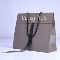 Sacs de transport emballage cadeau pour magasin de vêtements de luxe personnalisé estampage à chaud boutique sacs en papier argenté avec votre propre logo