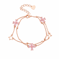 Bracelet double couche Fleur de Trèfle, Bijou de main haut de gamme minimaliste de luxe léger, Accessoire de mode polyvalent et élégant pour le quotidien