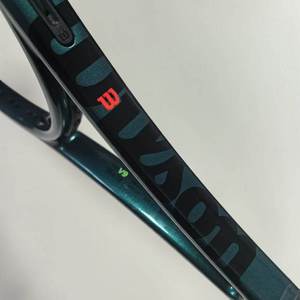 ไม้เทนนิส <span class=keywords><strong>Wilson</strong></span> <span class=keywords><strong>BLADE</strong></span> V9 PRO 98 ของแท้ คุณภาพสูง ระดับมืออาชีพ ผลิตจากคาร์บอนไฟเบอร์ สไตล์ดารา ขายส่ง - Product Image 2